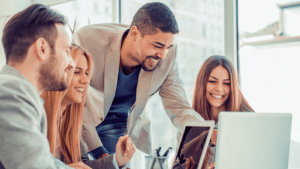 low-code-equipe Faciliter la reconversion professionnelle avec une solution SaaS de tests automatisés Anticrise et Low Code adaptée aux profils non techniques