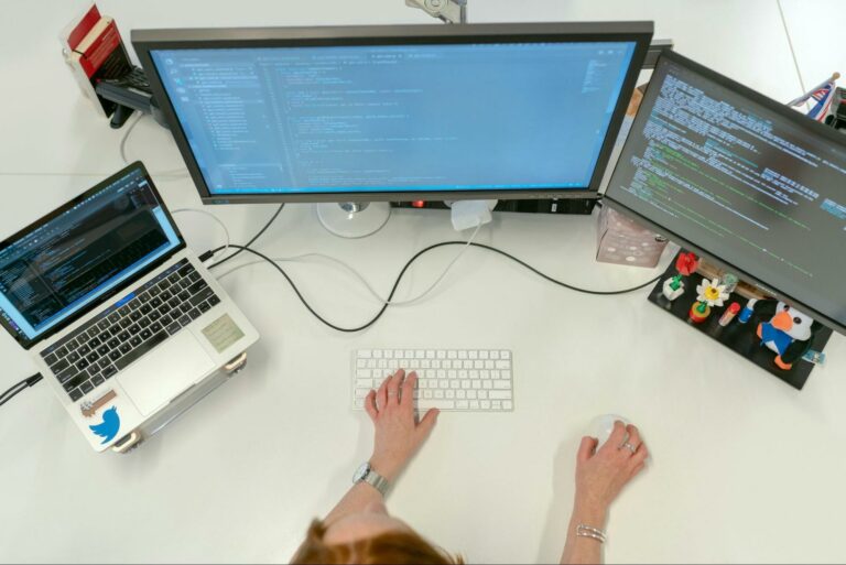 Simuler 10 000 utilisateurs sans coder : nos conseils pour réussir vos tests de charge